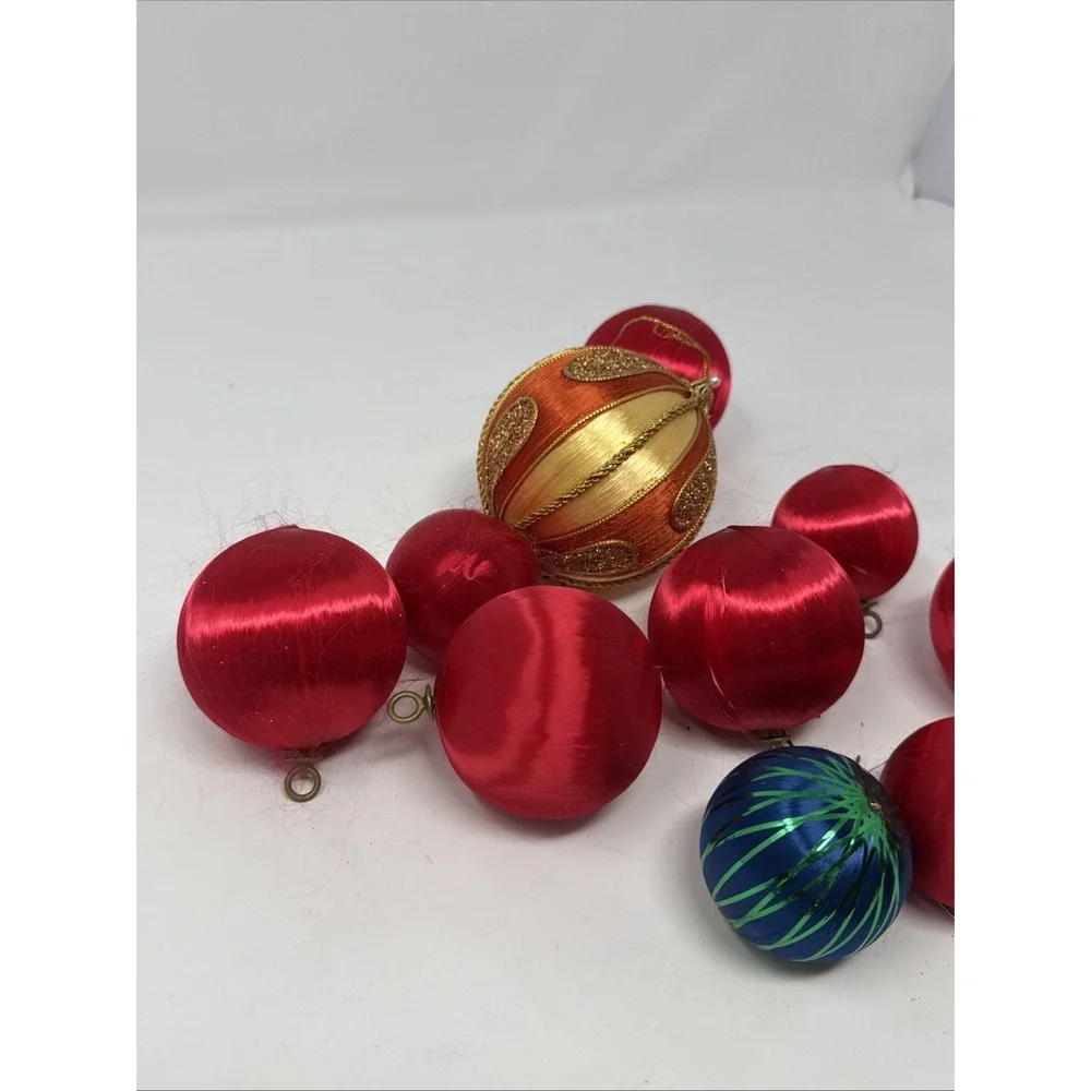 Vintage‎ Christmas Ornaments 10 Unbreakable Satin Sheen Red Gold